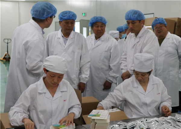 2020年6月24日平邑縣人大常委會黨組成員、副主任王江華一行到公司視察指導(dǎo)工作